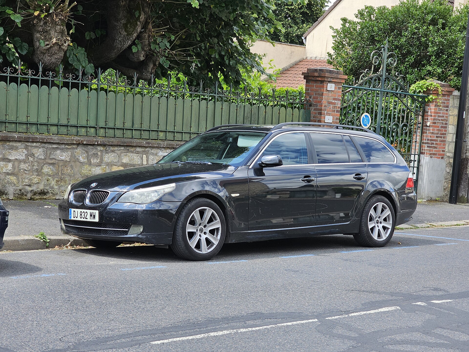BMW 5 Series wagon (E61)