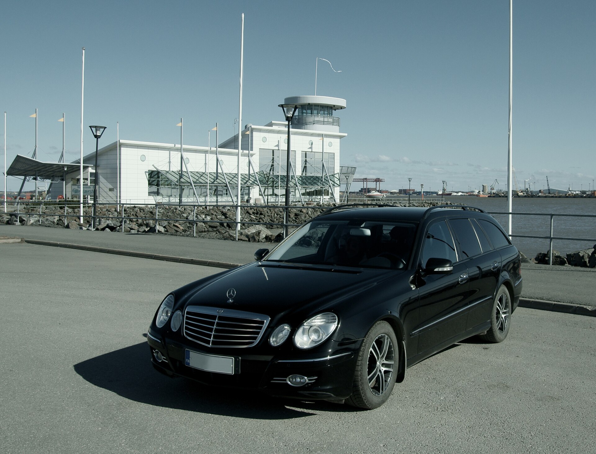 Mercedes-Benz E-Class sedan (W211)